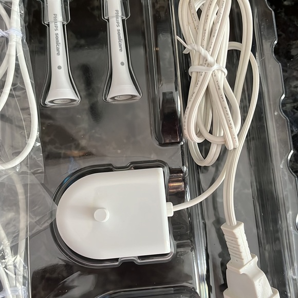 (Sold)Sonicare Travel Charging Cases - Picture 4 of 7